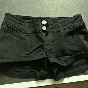 Y2K size 7 black skinny jean shorts
